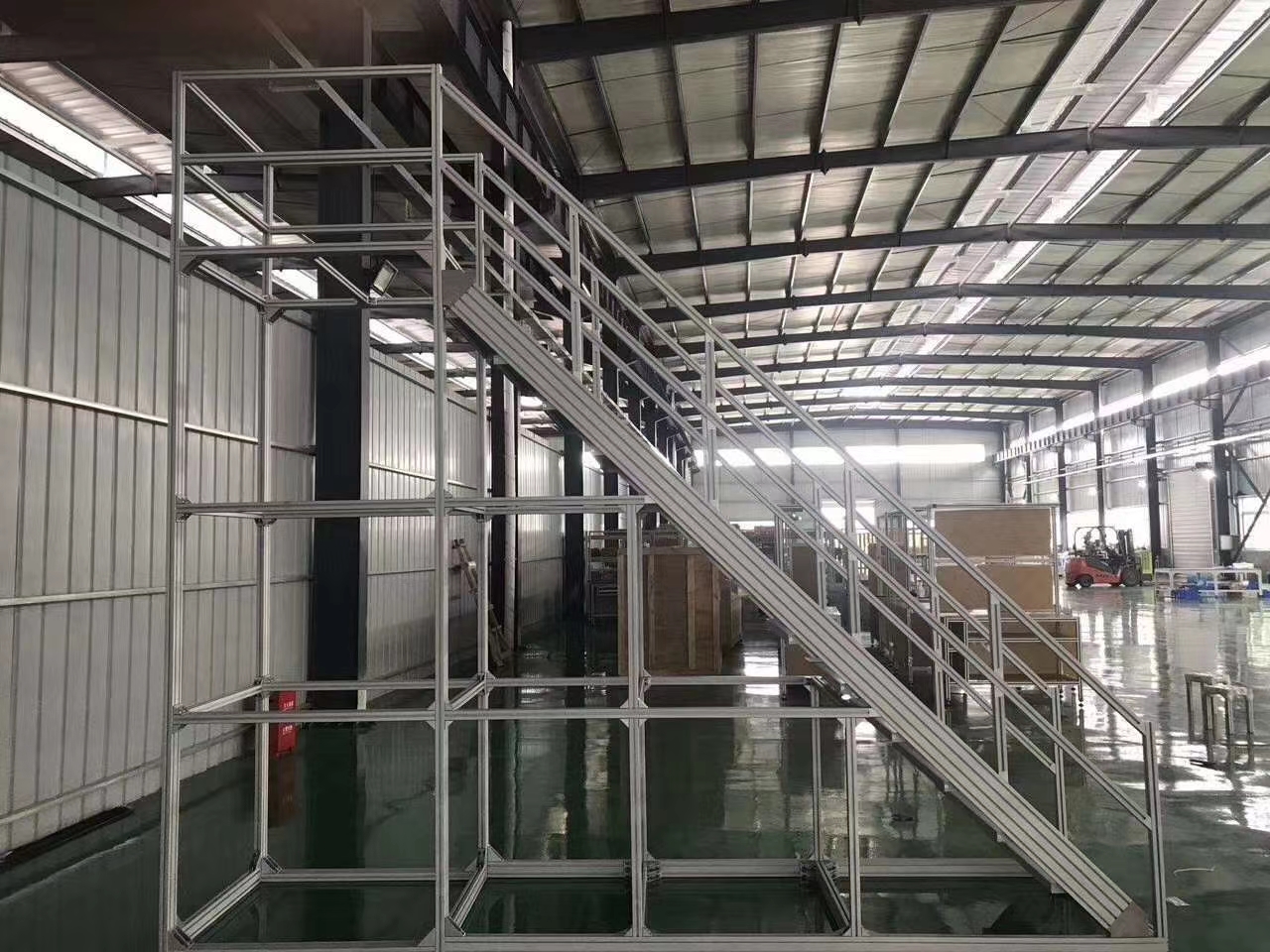 倉(cāng)儲(chǔ)物流設(shè)備為何偏愛(ài)鋁型材框架？