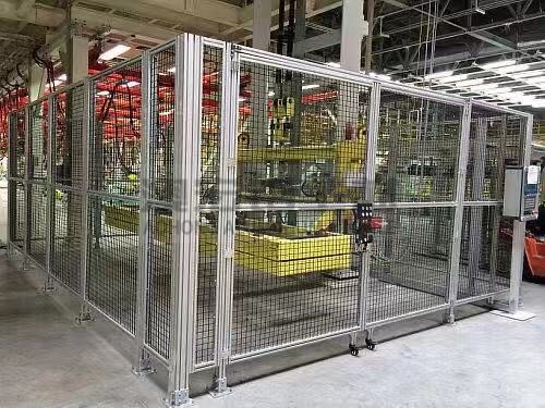 鋁型材圍欄如何適配機(jī)械加工大型設(shè)備?